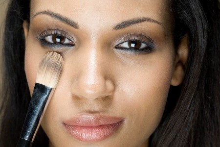 makeup indian women. woman blending makeup How to