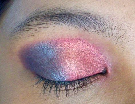 turquoise eye makeup. a turquoise eye shadow.