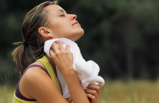 sweaty chick Tips to Reduce Facial Sweating