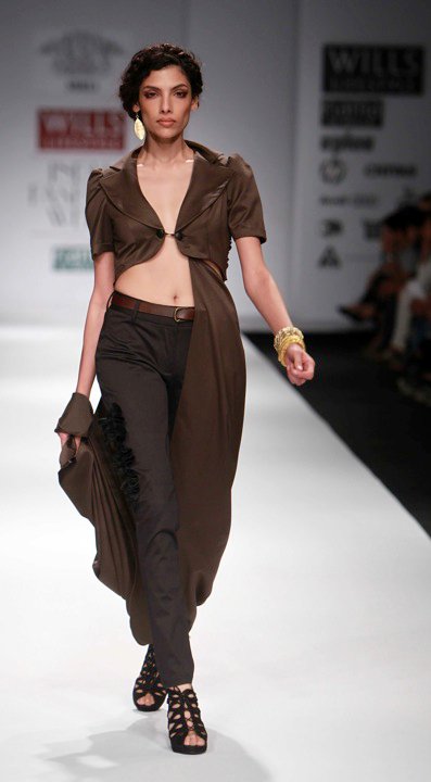 Shreya Nirali Wills India Fashion Week