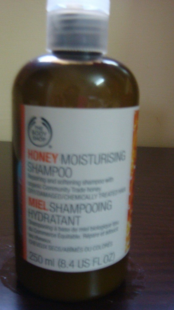 The Body Shop Honey_Moisturising_Shampoo