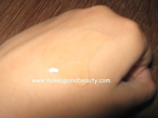 The Body Shop Olive Glossing Shampoo Swatch