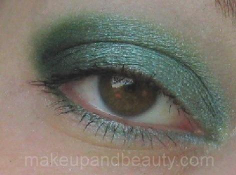 Eye Makeup using MAC Paintpot Rollickin´ as base