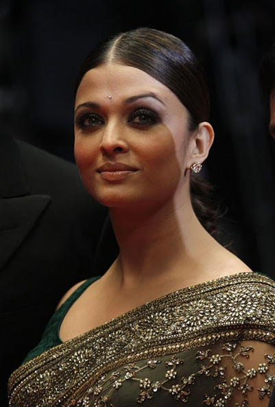 aishwarya rai in velvet blouse