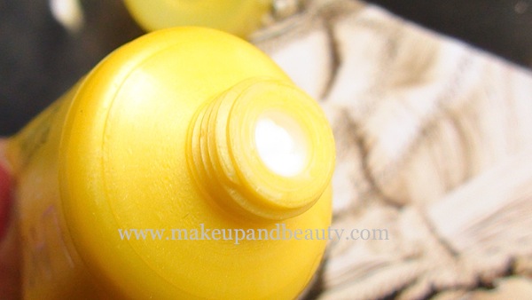 Lakme Fruit Blast Pear Butter Mask 