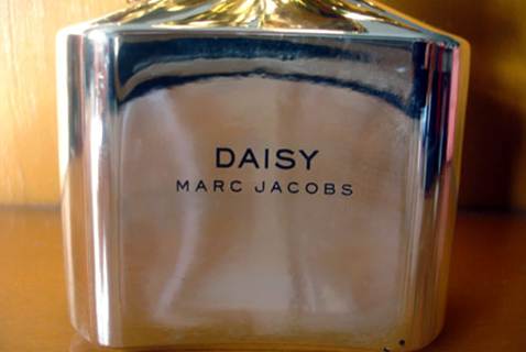 Marc Jacobs Daisy Label