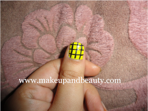 horizontal lines, checkered nail art