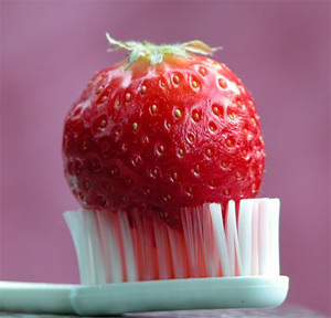 strawberries teeth whitening