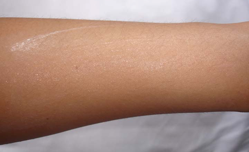 olay natural white healthy fairness day lotion swatch