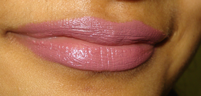 nyx round lipstick lala on lips