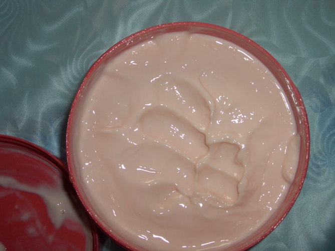 the body shop pink grapefruit body butter tub