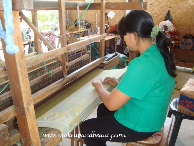 A girl doing batik handloom work in Tohpati.