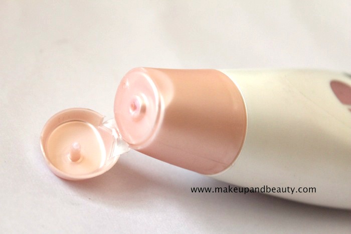 lakme peach milk moisturiser