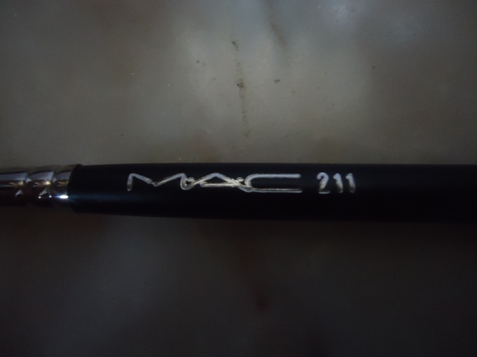 MAC 211 pointed liner brush