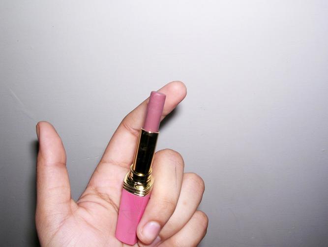 Lotus Herbals FloralSTAY Lipstick in Bubbly Nude