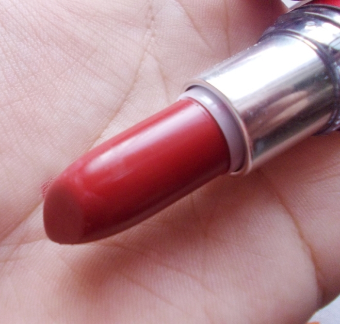 Maybelline Color Sensational Moisture Extreme Lipstick Burgundy