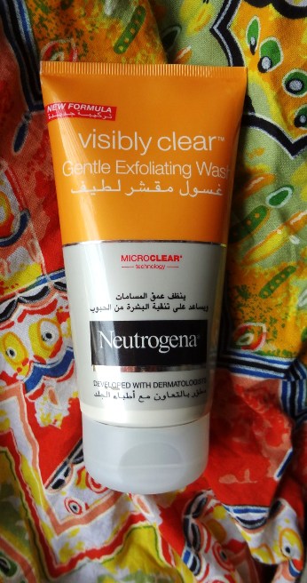 Neutrogena Visibly Clear Gentle Exfoliating Wash