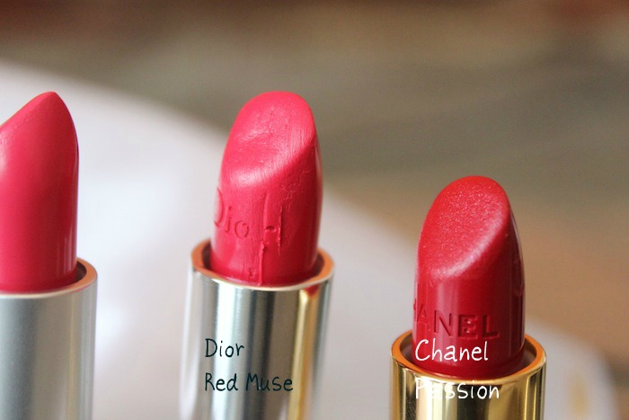 bright coral lipstick