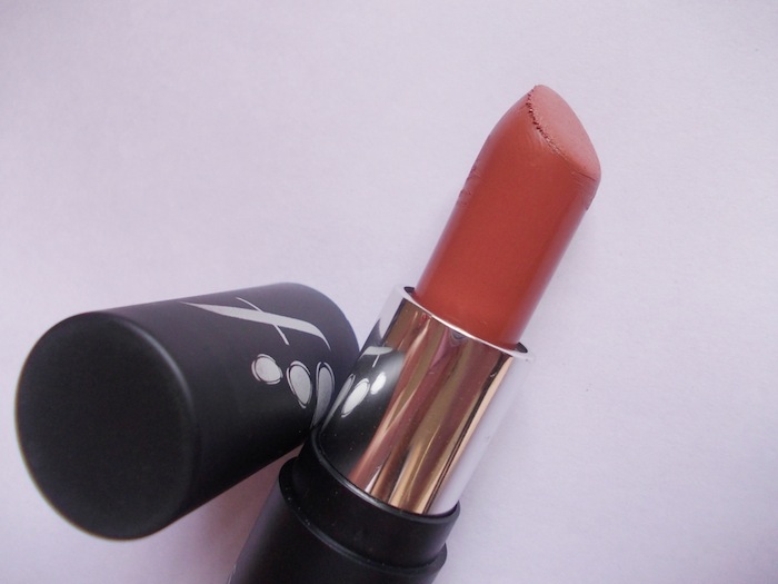Face lipstick in star raisin