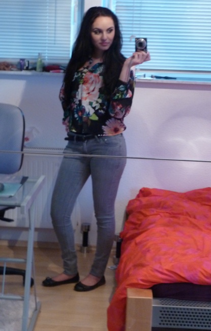 Outfit Of The Day Floral Blouse and Grey Jeans