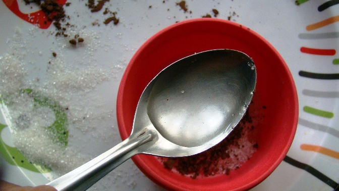 Make Your Own Lush Vanilla and Chocolate Sugar Lip Scrub DIY