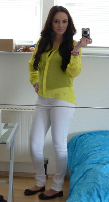 Outfit Of The Day Neon Blouse and White Pants