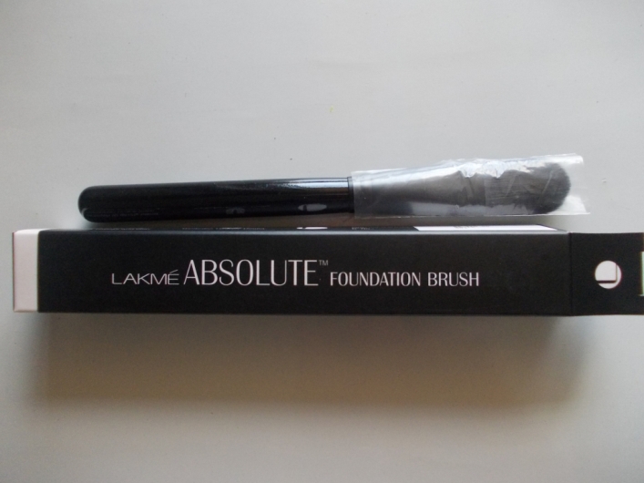 Lakme Absolute Foundation Brush Review
