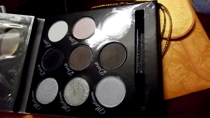 Collection 2000 Smokey Eyes Palette Review