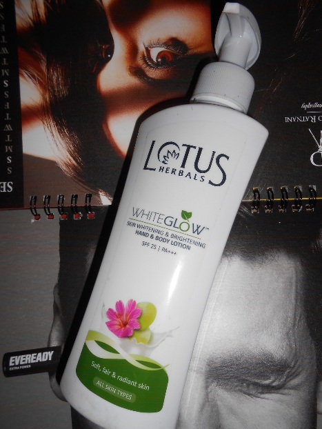 haag Mier poort Lotus Herbals Whiteglow Hand and Body Lotion Review