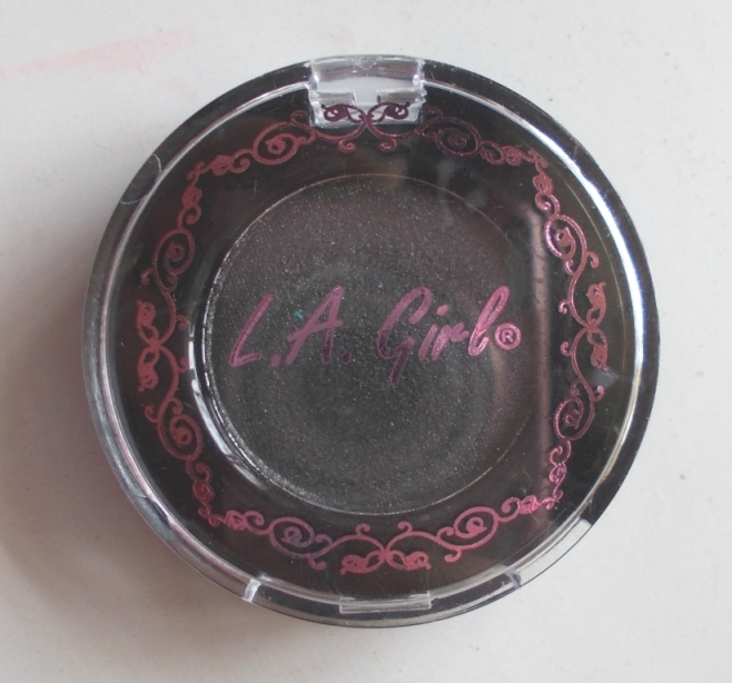 LA Colors Mega Pearl Eyeshadow Black Licorice Review