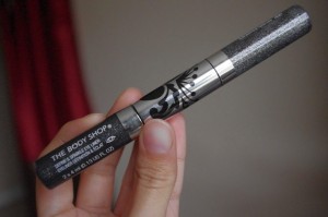 The Body Shop Define and Sparkle Eyeliner Review