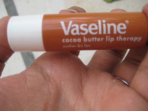 vaseline cocoa butter lip therapy