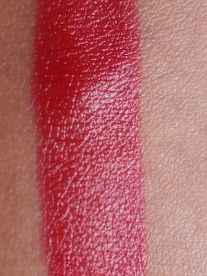 maybelline color sensational lipstick pleasure me red swatch