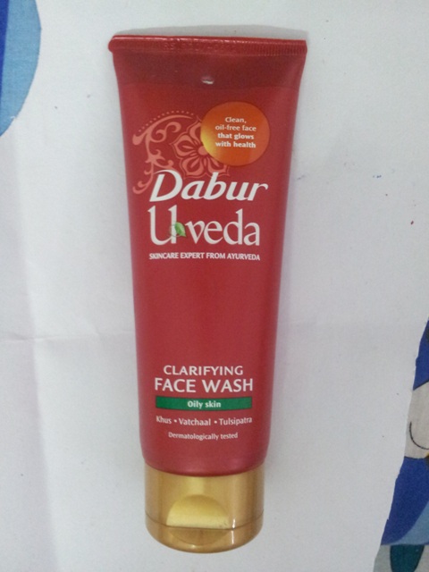 Dabur uveda clarifying face wash