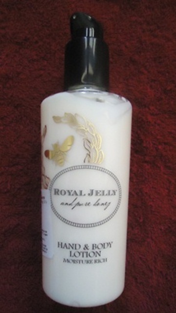Marks&spencer royal Jelly Body lotion4