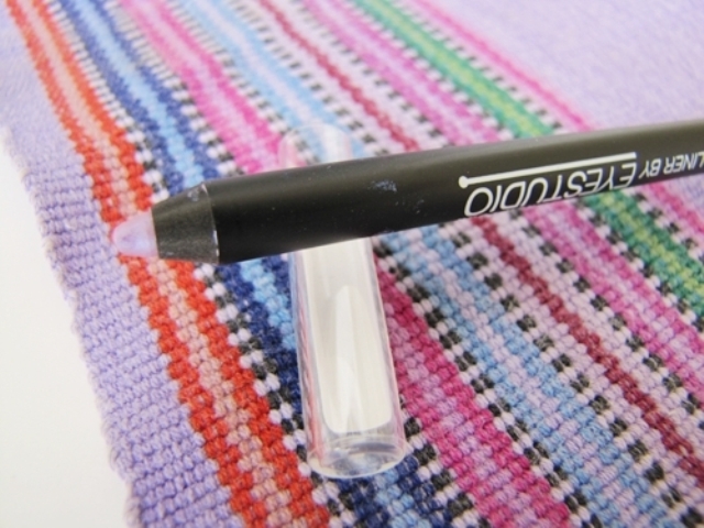 Maybelline Vivid and Smooth Liner Lavender Pearl 3