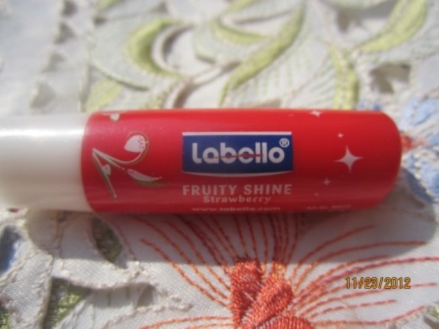 labello fruity shine strawberry