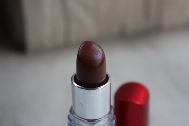 maybelline moisture extreme lipstick brownie (3)