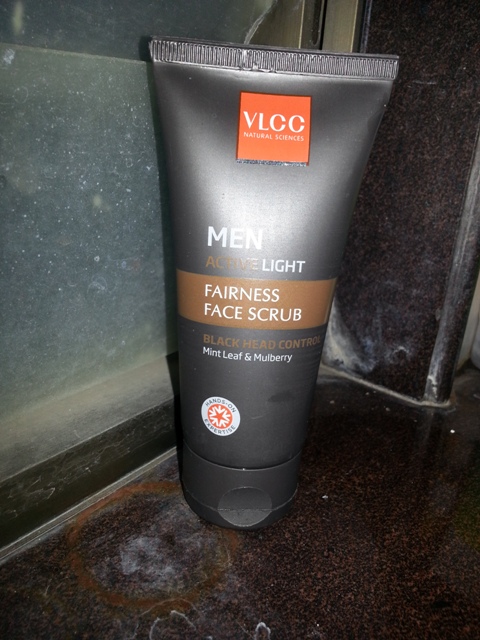 vlcc men active light fairness face scrub (2)