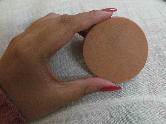 Lakme absolute compact puff (1)