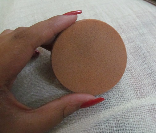 Lakme absolute compact puff (4)