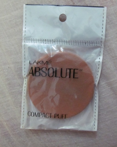 Lakme absolute compact puff (6)