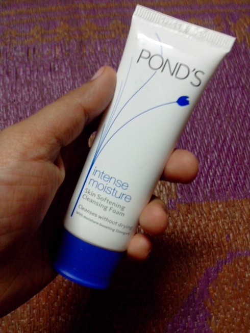 Pond's Intense Moisture Skin Softening Cleansing Foam Review