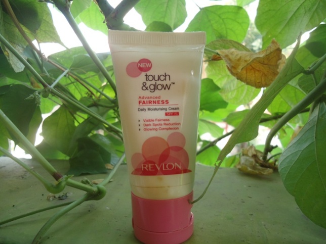 Revlon Touch and Glow Advanced Fairness Daily Moisturizing Cream