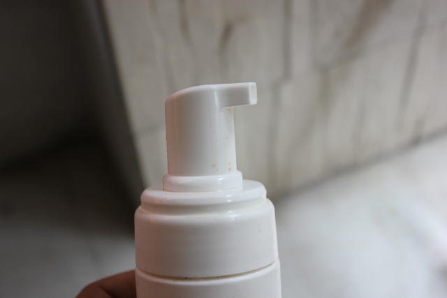 The body shop moisture white foaming facial wash (3)