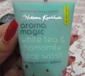 aromamagic white tea and chamomile face wash (6)