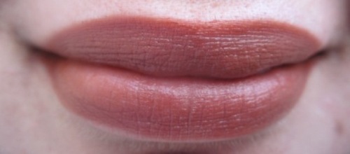 revlon matte lipstick chcolate kiss (5)