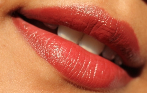 maroon lips