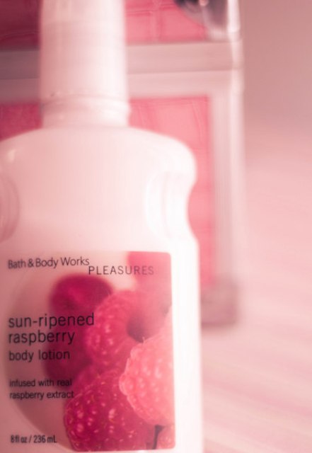 Bath & Body Works Pleasures Classics Sun Ripened Raspberry Body Lotion (5)