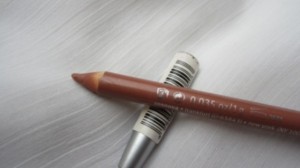 Essence Lip liner In the Nude (3)